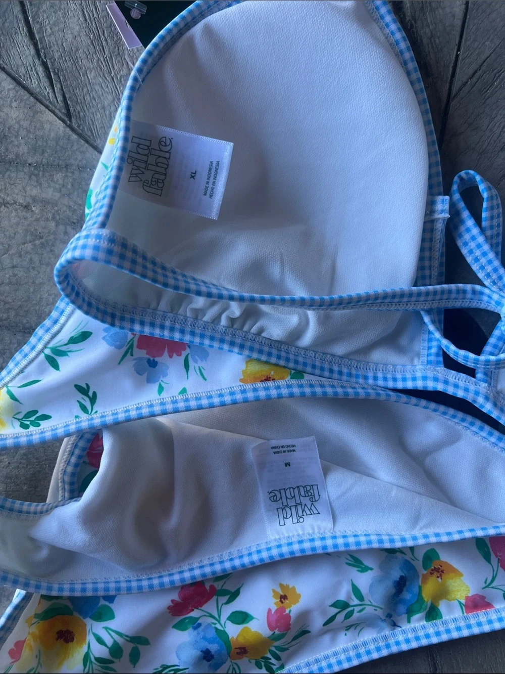 Wild Fable White Floral Bikini with Blue Trim. XL/Med B37